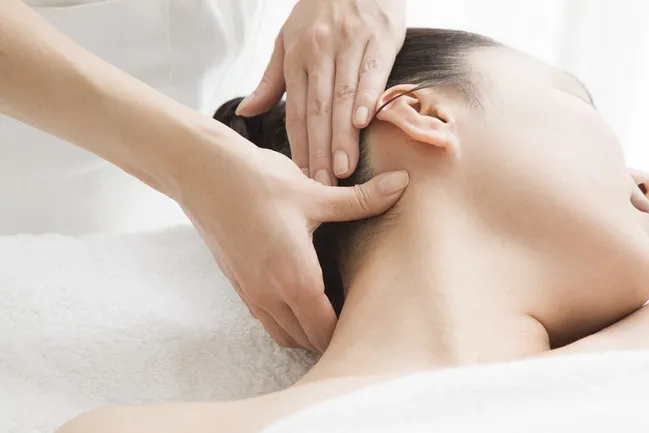 Trat Travel Attraction Thai Massage - Head Shoulder 01
