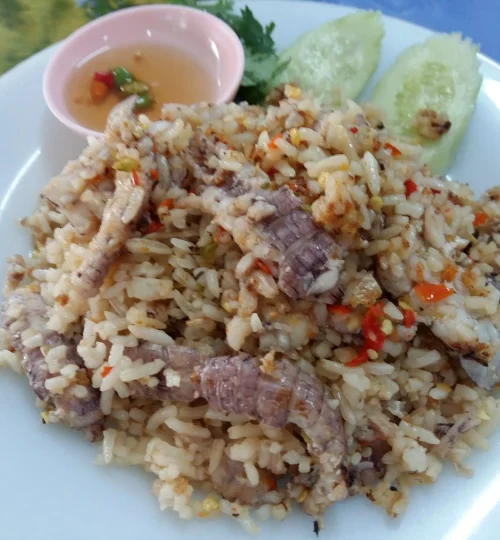 ข้าวคลุกพริกเกลือ กั้ง ร้านก๋วยเตี๋ยวปูสุขุมวิท