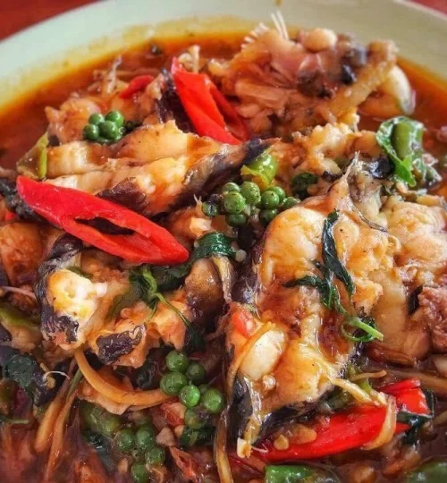 ปลาทะเลผัดฉ่า ร้านเชอรี่แอน ซีฟู๊ด