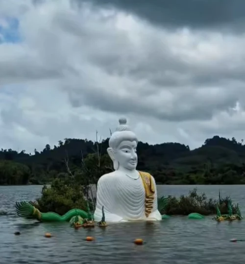 พระจมน้ำ เพจขี้เกียจตัวเท่าบ้าน