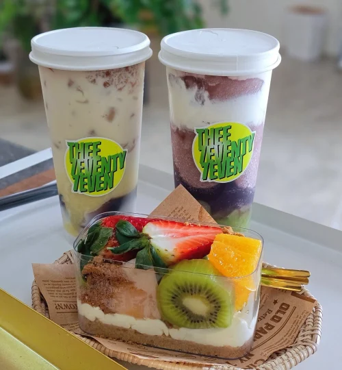 เค้กแฟนซีและเครื่องดื่ม ร้าน T77 The 7eventy 7even